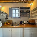 بيت للعطل Traditional Maisonette With Picturesque Chora View